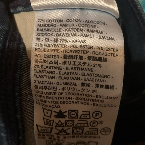 New Levi’s straight slimming jeans - Picture 9 of 9